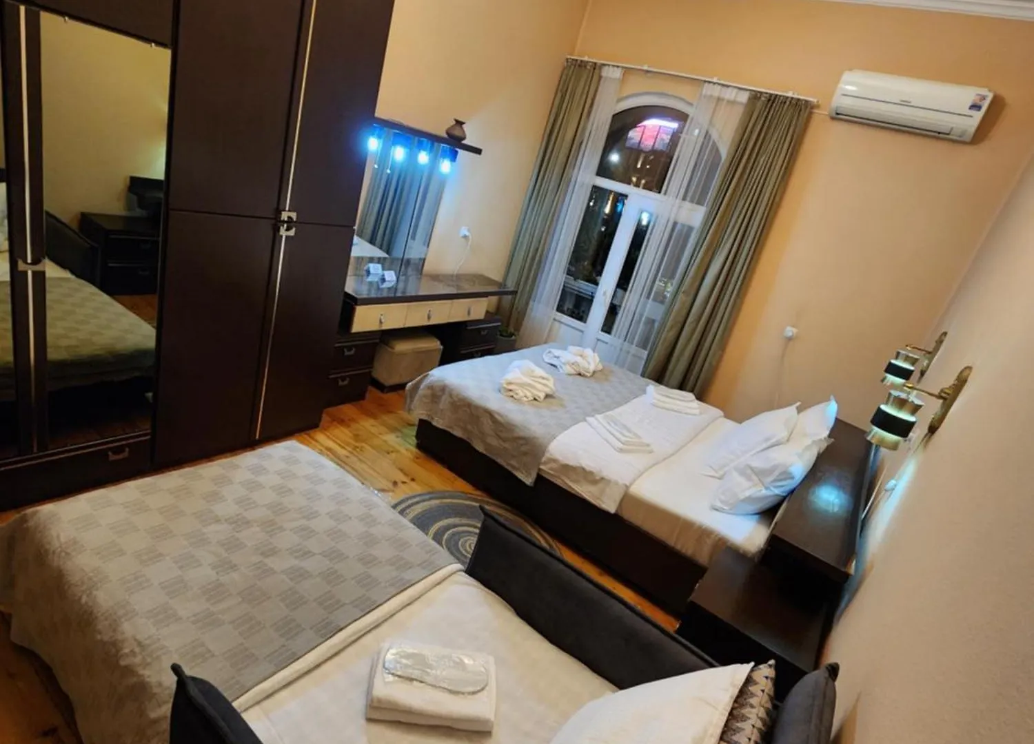 טביליסי Riverside Baratashvili Apartment
